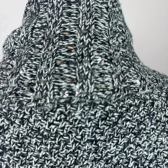 White House Black Market Gray Sweater Shrug - Picture 7 of 9